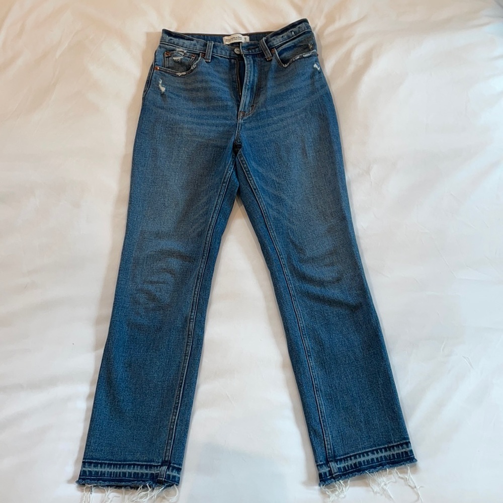 Abercrombie & Fitch Ultra High Rise ankle Straight Jeans